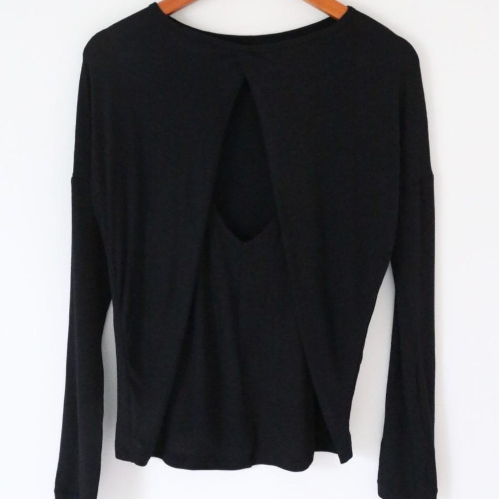 Long sleeve black yoga top